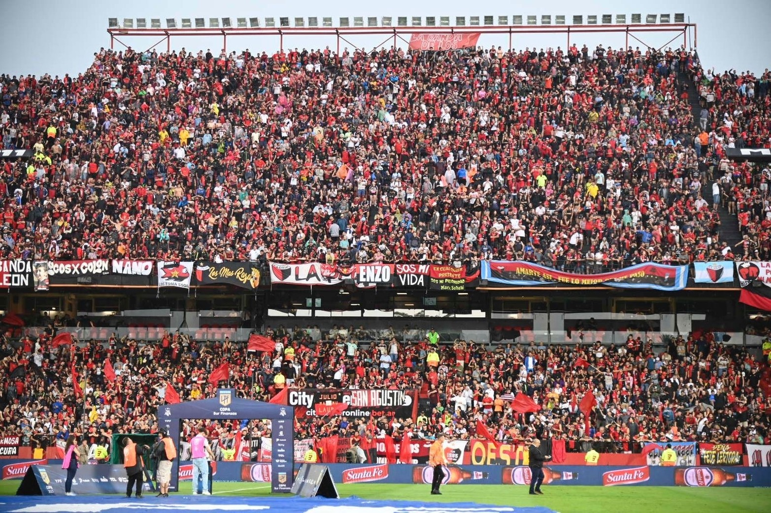 Descendió Colón. Perdió ante Gimnasia y descendió a la Primera Nacional. El Sabalero no pudo con el Lobo en el desempate y cayó por 1 a 0 en el estadio Coloso Marcelo Bielsa de Rosario.