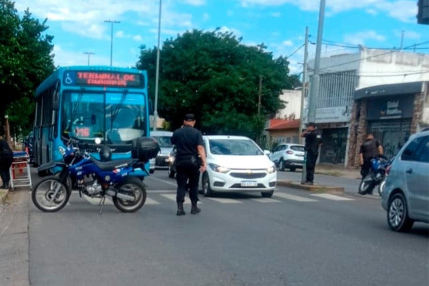 Escena del crimen en Eva Perón y Cullen.