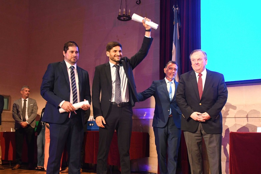 Junto a Pullaro. Michlig estuvo en la entrega de diplomas a las autoridades electas. Foto: Guillermo Di Salvatore