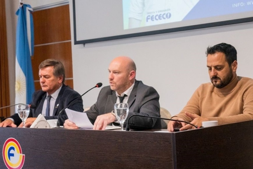 El titular de la Fececo -en el centro-, Leandro Aglieri, consideró que se vendrán "meses muy complicados" para la economía y que todos los sectores "deberán colaborar". Créditos: archivo