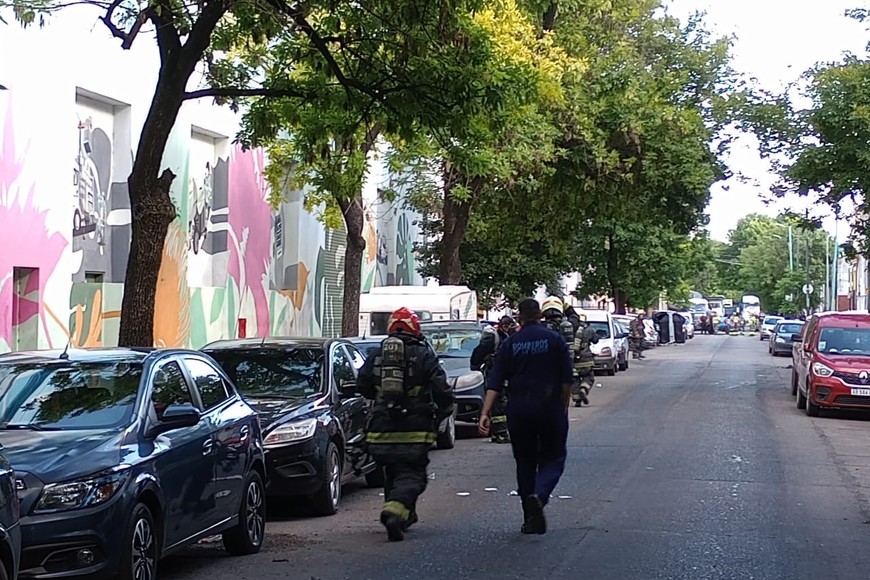 Policía y bomberos acudieron de inmediato al lugar.