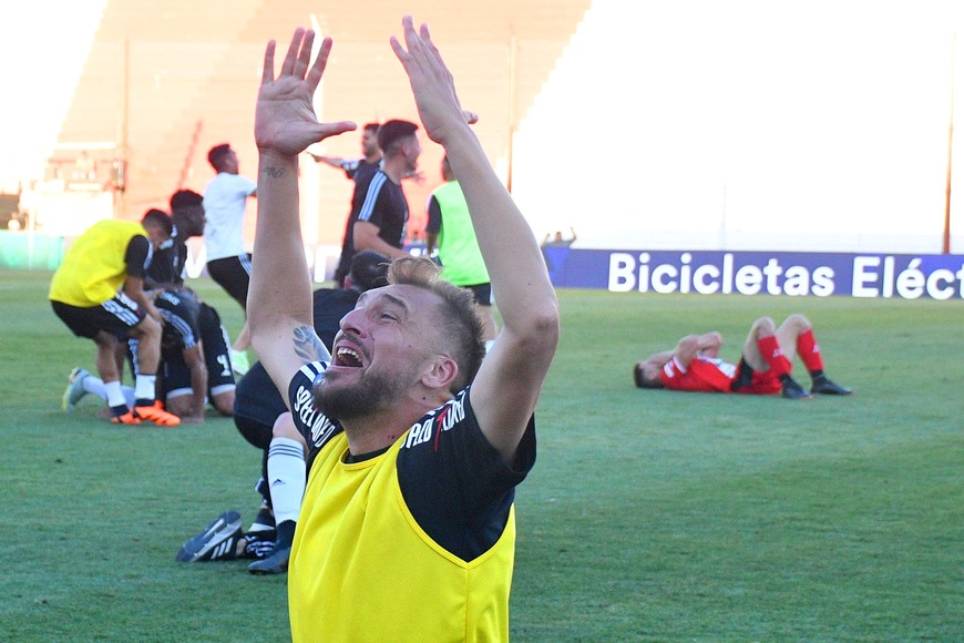 Es de la "A". Deportivo Riestra logró algo soñado, participar en la Primera División del fútbol argentino. Crédito: Télam