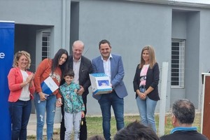 “Este tipo de obras mejoran la calidad de vida de cada vecino. Quiero felicitar a todas las familias adjudicatarias, que muy merecido lo tienen”, afirmó Vignati.