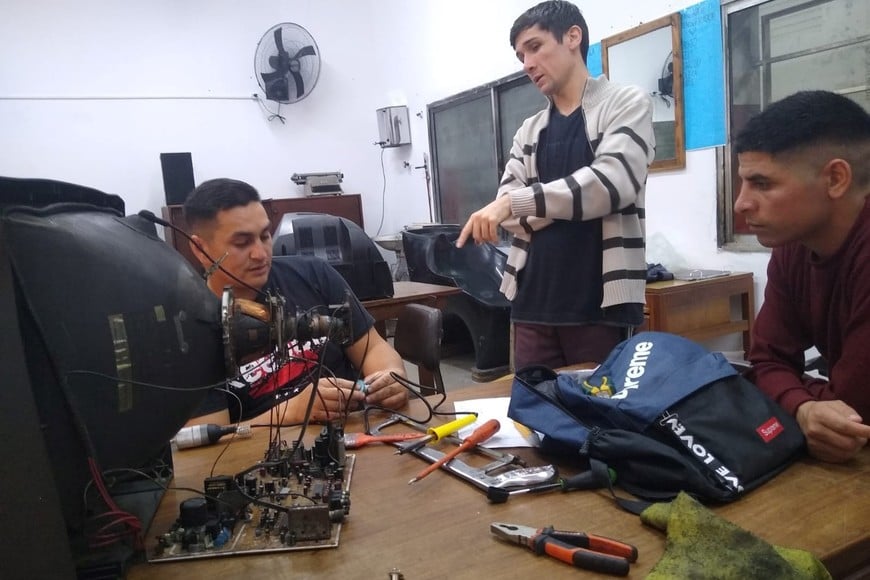 El oficio de electricista es muy buscado en la actualidad.