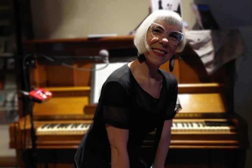 Silvia Gandini, música rosarina, presentó su disco-libro "Tierra Relevé".