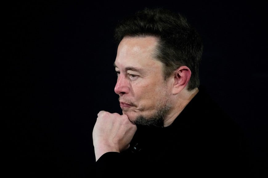 FILE PHOTO: Tesla and SpaceX's CEO Elon Musk pauses during an in-conversation event with British Prime Minister Rishi Sunak in London, Britain, Thursday, Nov. 2, 2023. Kirsty Wigglesworth/Pool via REUTERS/File Photo