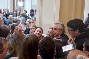 El presidente saludó a los empleados de Casa Rosada, a cuatro días de dejar el cargo.