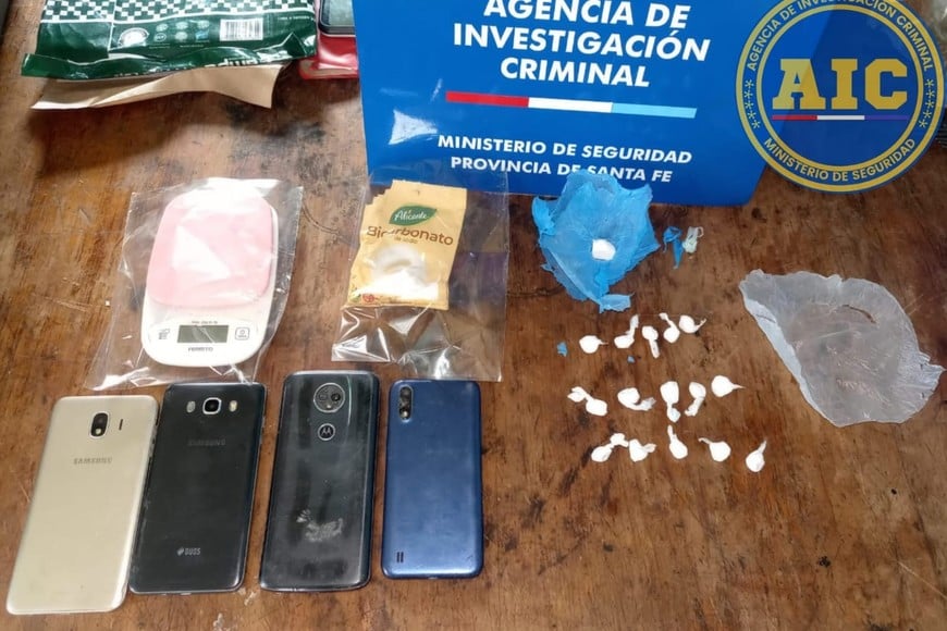 Parte de lo secuestrado en los operativos.