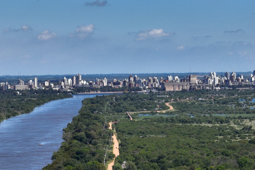Vecinos de La Boca de Alto Verde se quedaron sin el servicio de colectivos por la crecida del río Paraná