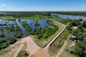 Vecinos de La Boca de Alto Verde se quedaron sin el servicio de colectivos por la crecida del río Paraná