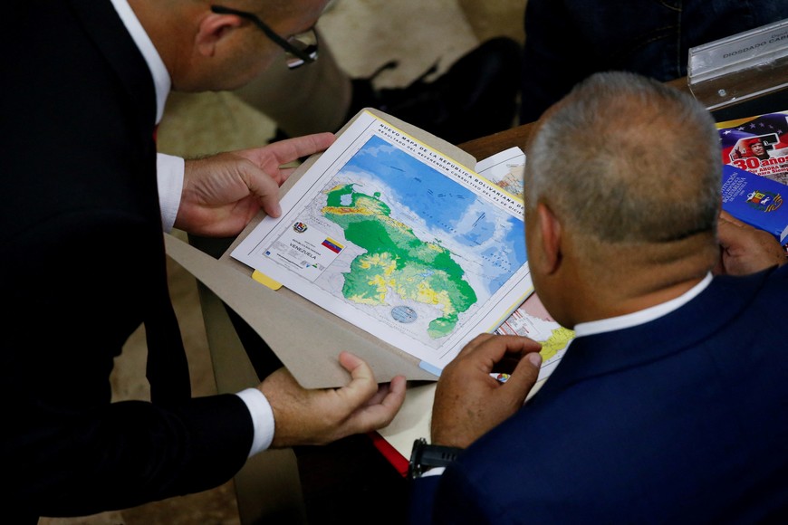 Members of the National Assembly of the Assembly look at maps during a special session, as tensions between the Venezuela and Guyana have ratcheted up in recent weeks over a long-running territorial dispute, in Caracas, Venezuela, December 6, 2023. REUTERS/Leonardo Fernandez Viloria