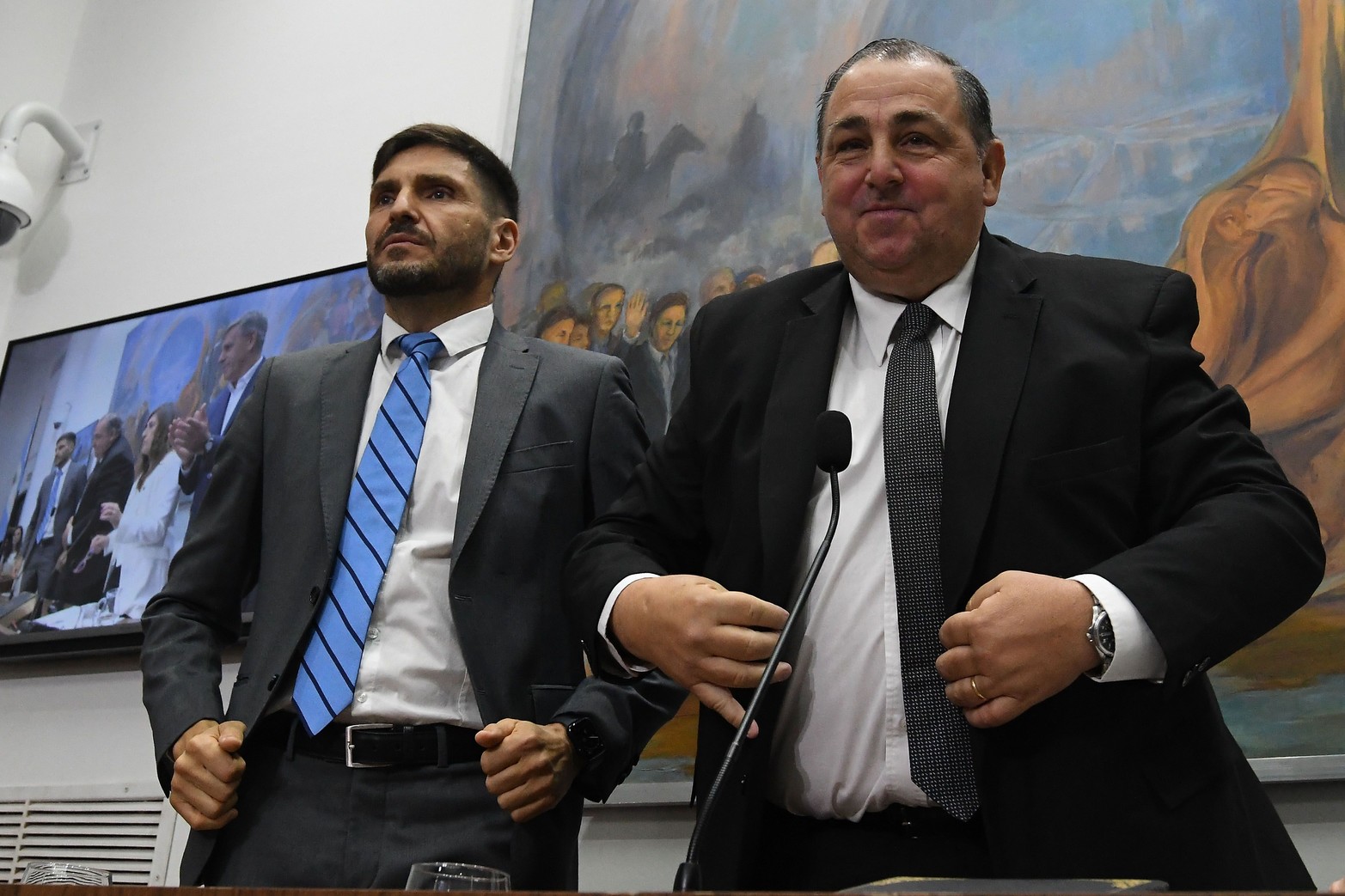 Preparados para asumir. El electo gobernador Maximiliano Pullaro acompaño en le ceremonia. Foto Mauricio Garín