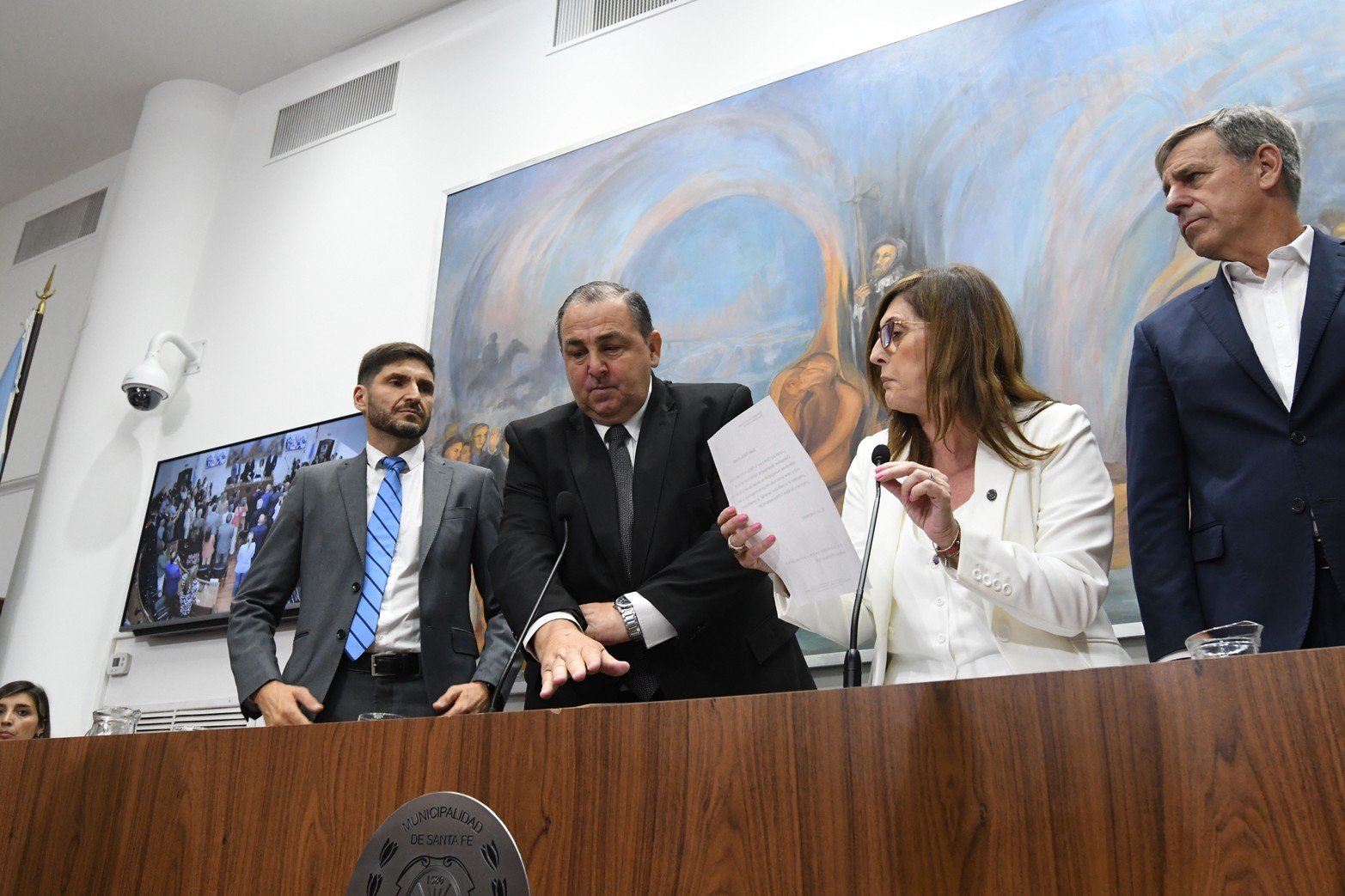 La jura se realizó en el recinto del Concejo Municipal.  Foto Mauricio Garín