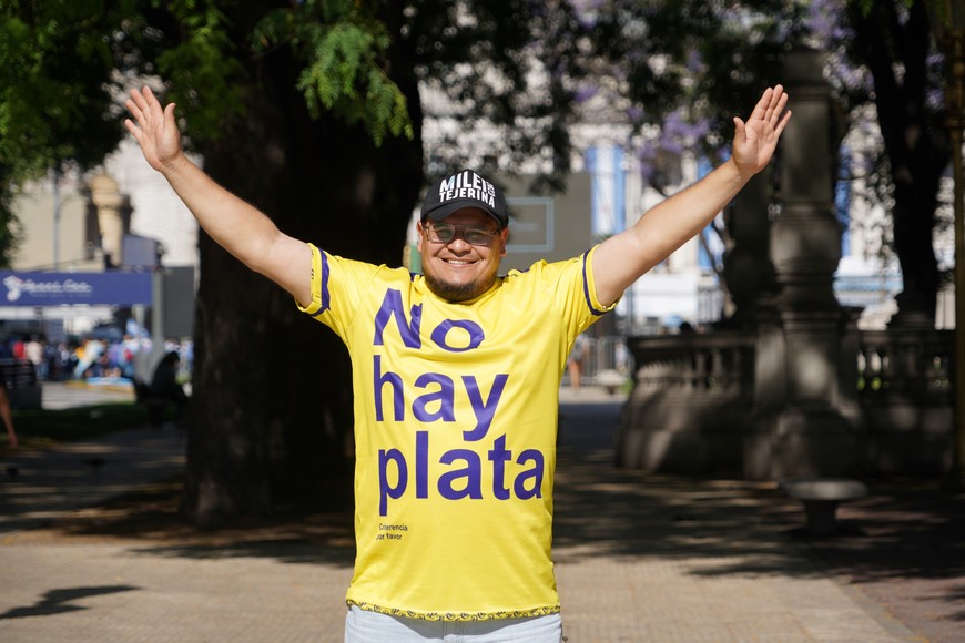 Los simpatizantes presentes en la previa de la asunción de Milei. Crédito: Fernando Nicola