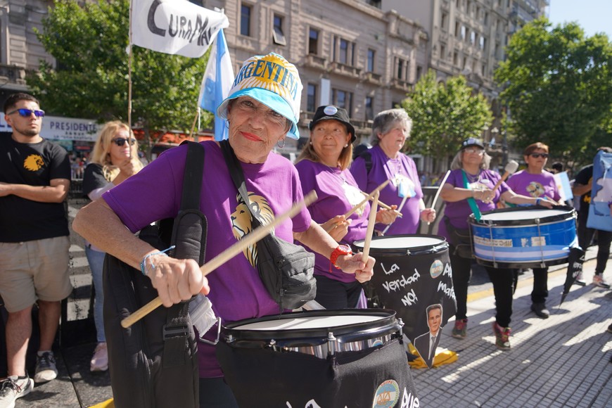 Los simpatizantes presentes en la previa de la asunción de Milei. Crédito: Fernando Nicola