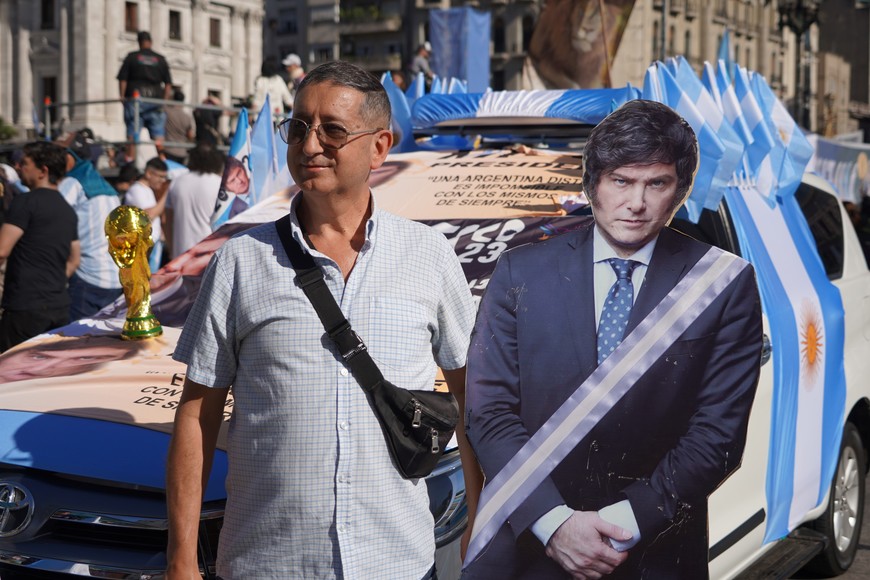 Los simpatizantes presentes en la previa de la asunción de Milei. Crédito: Fernando Nicola