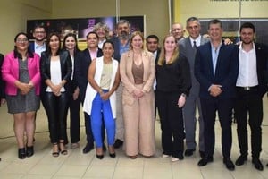 Los presentes en la nueva asunción de Ricardo Ramírez en Coronda. Foto: Municipalidad de Coronda.