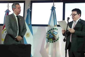 El intendente asumió su mandato para el cuatrienio 2023-2027 en la vecinal de Juan José Paso al 2400.