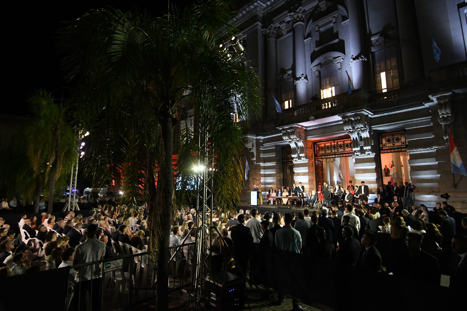 El público en la asunción del nuevo gobernador Maximiliano Pullaro en la Casa de Gobierno.  Foto Pablo Aguirre