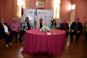 Los secretarios y directores fueron puestos en funciones.