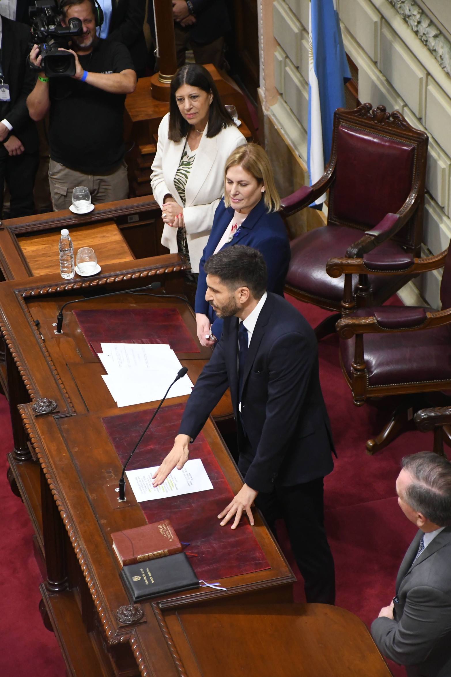 El momento de la toma de Juramento como nuevo gobernador.  Foto Pablo Aguirre