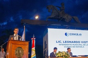 "Recordemos, hoy después de 32 años, Rafaela recibe una nueva gestión a cargo que tiene por delante el desafío de gobernar esta ciudad que está lista para transformarse, en pos de un mejor futuro para todos"