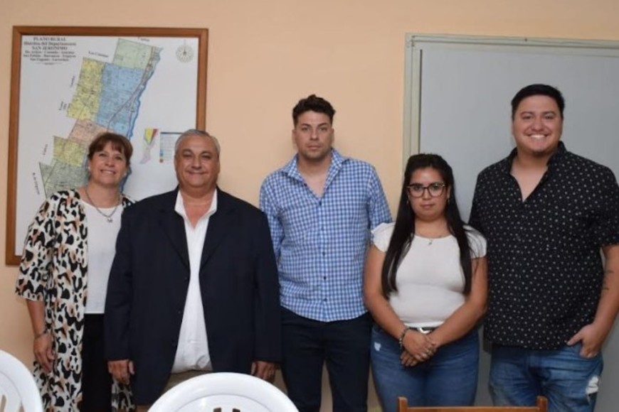 Osvaldo Lombardi y su equipo, asunción en Arocena. Crédito: Franco Rivas.