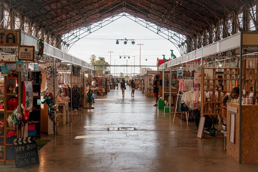 La feria se convierte en un destino obligado para aquellos que buscan hacer compras navideñas significativas y únicas