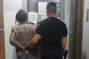 El intruso fue conducido a sede policial. Crédito: El Litoral.
