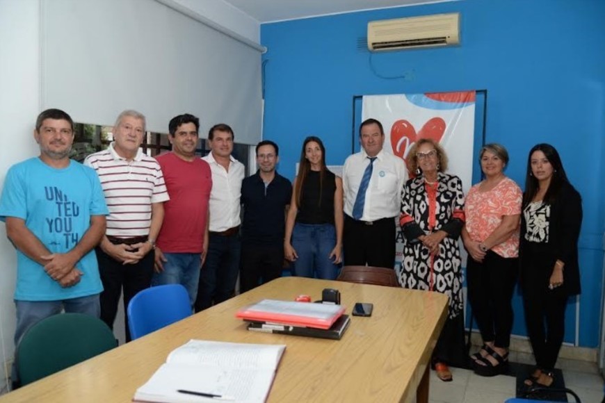 Juan Carlos Tramontín luego de la toma de posesión, en Maciel. Foto: Prensa Comuna de Maciel.