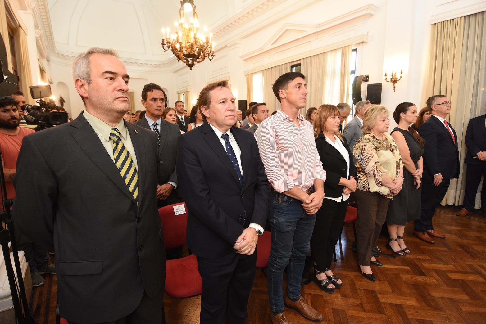 Distinguieron a los mejores promedios de las carreras de abogacía. El diploma y la medalla de honor fueron entregados por las autoridades del Poder Judicial y los representantes de las casas de estudios. Participaron el designado fiscal de Estado Domingo Rondina y el senador Julio Garibaldi.