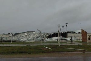 Caída del techo de las dársenas de la Terminal de Villaguay. Crédito: Municipalidad de Villaguay