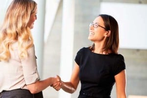 Si bien tus habilidades y experiencia son clave, la manera en que te presentás juega un rol fundamental en cómo te perciben los entrevistadores.