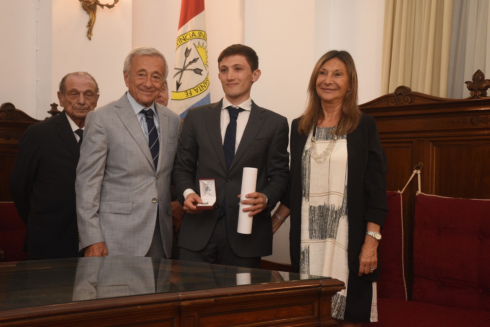 Distinguieron a los mejores promedios de las carreras de abogacía. El diploma y la medalla de honor fueron entregados por las autoridades del Poder Judicial y los representantes de las casas de estudios. Participaron el designado fiscal de Estado Domingo Rondina y el senador Julio Garibaldi.