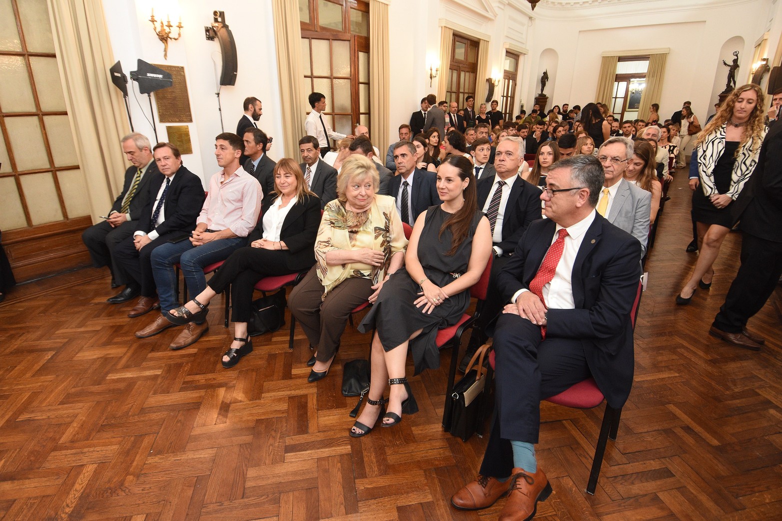 Distinguieron a los mejores promedios de las carreras de abogacía. El diploma y la medalla de honor fueron entregados por las autoridades del Poder Judicial y los representantes de las casas de estudios. Participaron el designado fiscal de Estado Domingo Rondina y el senador Julio Garibaldi.