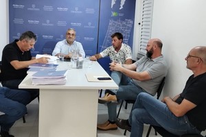 En el mismo sentido se mantuvo una reunión con autoridades comunales de Aurelia, precisamente el presidente comunal Roberto Morel, con quien se realizó un repaso de las obras en ejecución y un análisis de la situación actual donde la continuidad de la obra se encuentra garantizada.
