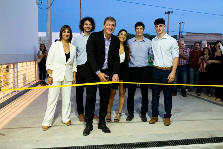 VAMA Familia Valente. Ángel Valente (cortando la cinta)
Ana María Mancuso, Franco Valente, Florencia Valente, Nicolás Valente, Thiago Valente