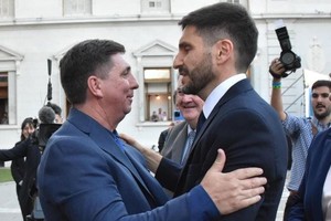 “Ante los hechos graves ocurridos en Rosario en el combate del delito y nos solidarizamos con él y toda su familia por las amenazas recibidas. No hay ni debe haber lugar para los violentos en nuestra provincia”,  destacó.