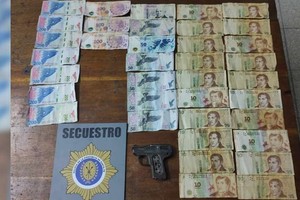 Los elementos secuestrados por el personal policial. Crédito: El Litoral.