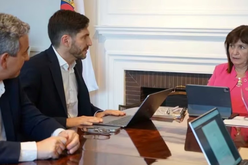 Patricia Bullrich junto a Maximiliano Pullaro y Pablo Javkin.