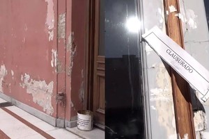 El equipo de presidencia mostró imágenes del deterioro de la casa de gobierno.