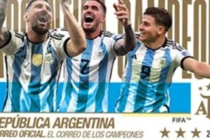 El pack contiene un carné con tres sellos postales con imágenes de los jugadores y otros elementos. Foto: Correo Argentino