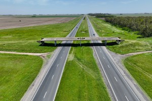 Un puente inconexo. Una de las particularidades que presenta la autopista Rosario - Buenos Aires. Foto: Fernando Nicola