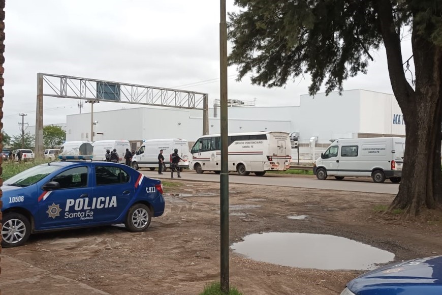 También se trasladaron detenidos que estaban en la subcomisaría 18va.