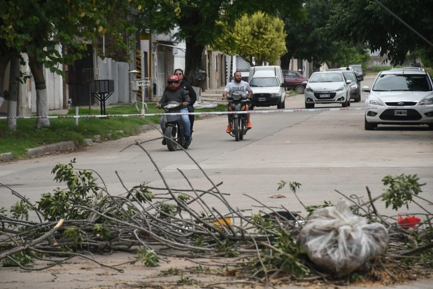 Los vecinos decidieron cortar el paso para evitar accidentes. Créditos: Flavio Raina
