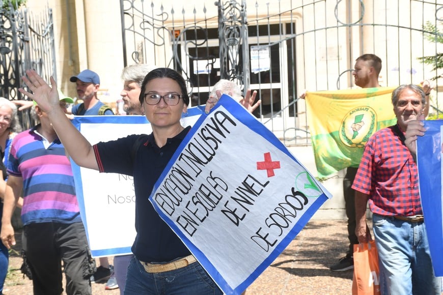 Uno de los grupos que viene con reclamos es el de la comunidad sorda. El 30 de noviembre hizo una convocatoria en Regional IV con demandas hacia la anterior gestión. Crédito: Archivo / Flavio Raina