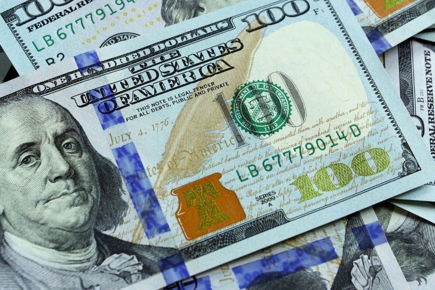 En la plaza informal el dólar se mantiene por debajo de los $ 1.000.