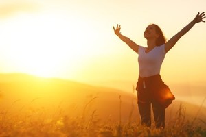 El solsticio de verano despierta la energía vibrante de los signos del zodíaco, inspirando una renovación cósmica.