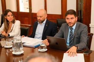 El gobernador volvió de su visita a Corrientes y mantuvo reuniones con industriales santafesinos. Luego habló con la prensa.