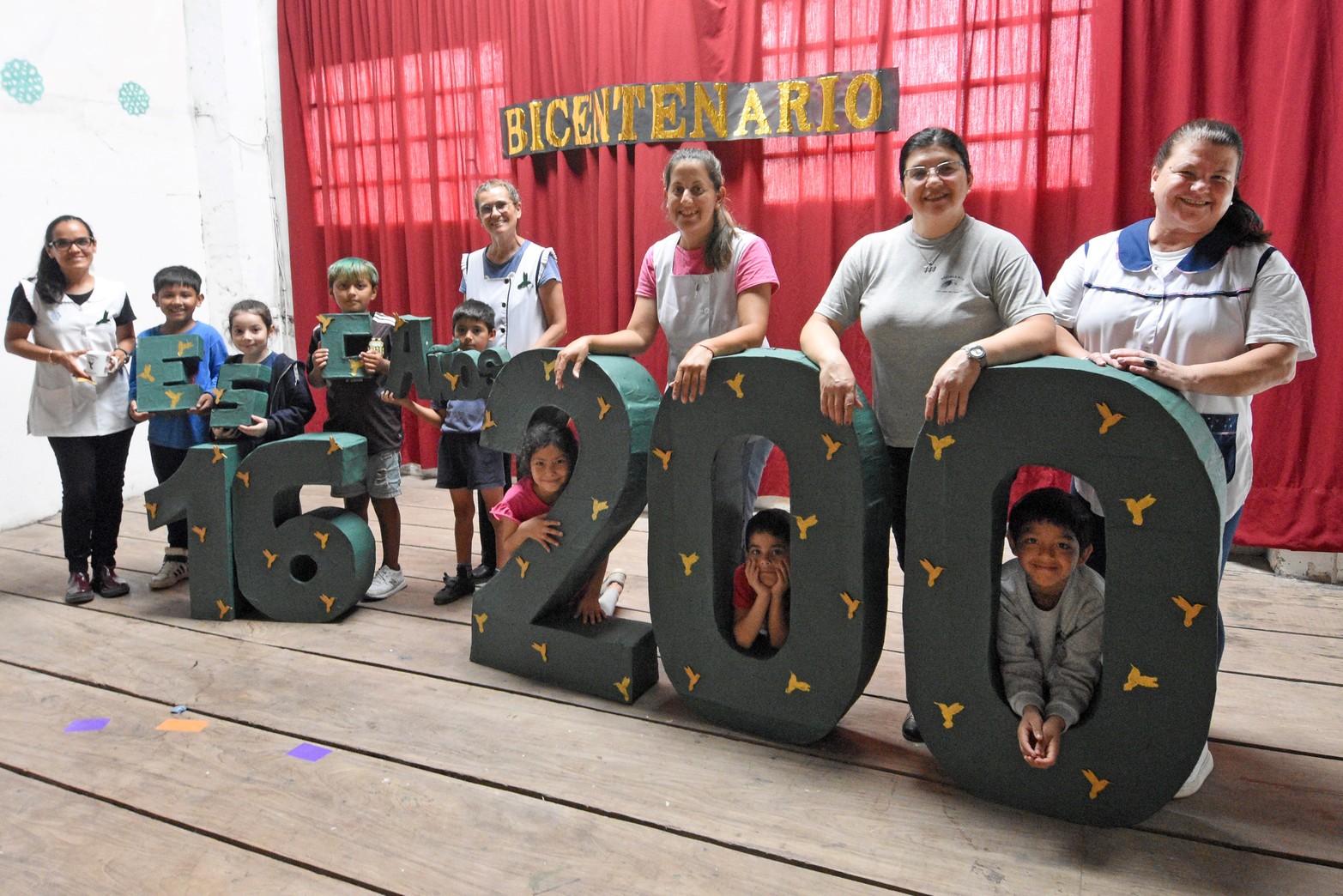 La escuela primaria Nro. 16 "Fray Francisco de Paula Castañeda" de San José del Rincón celebró sus 200 años de existencia. La institución, pionera en la educación pública en la provincia y el país, es un pilar fundamental de la sociedad rinconera. Foto: Pablo Aguirre